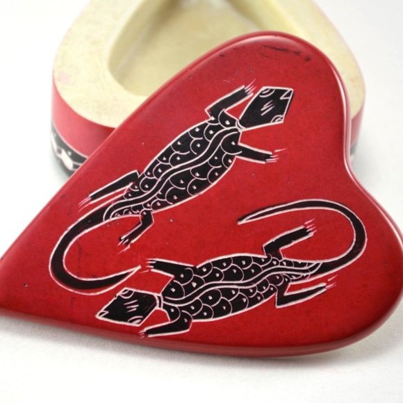 Fair Trade SMOLart Heart Shaped Lizard Box NIB - Picture 2 of 4